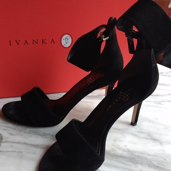 Selling for a friend size 9 suede pumps! - Picture 4 of 6